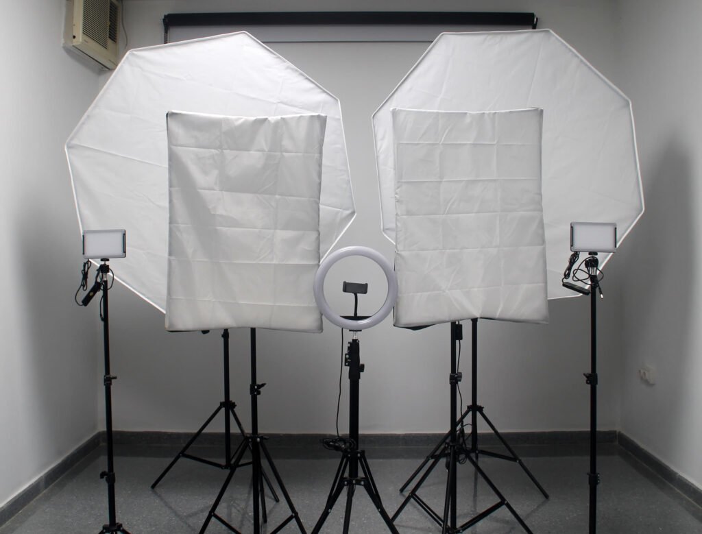 Softboxes, paneles LED y aro de luz del estudio